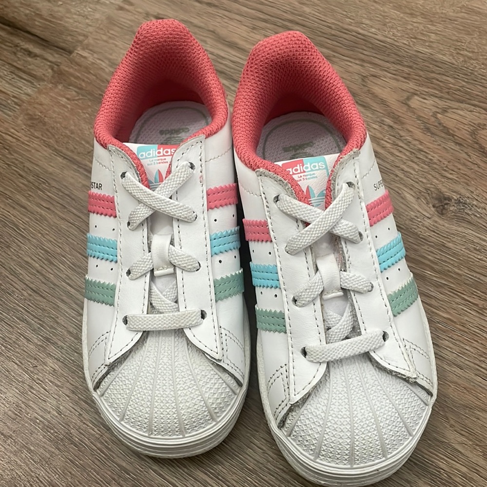 Adidas superstars